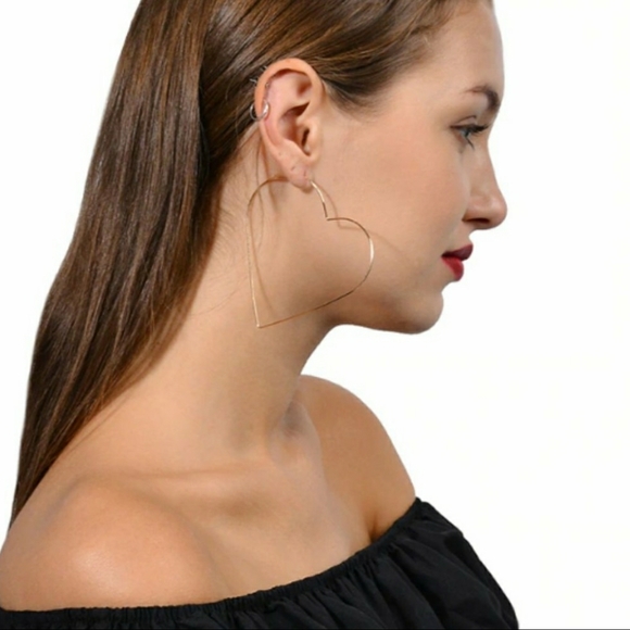 Jewelry - Heart Shaped Gold Minimalist Earrings B5